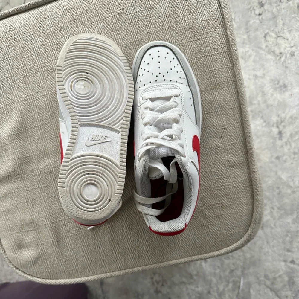 Nike Woman’s Court Vision Low Sneakers - Picture 3 of 4